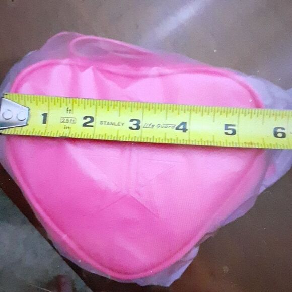 Brand New In Package JEFFREE STAR VALENTINES HEART SHAPE BAG - Picture 6 of 8